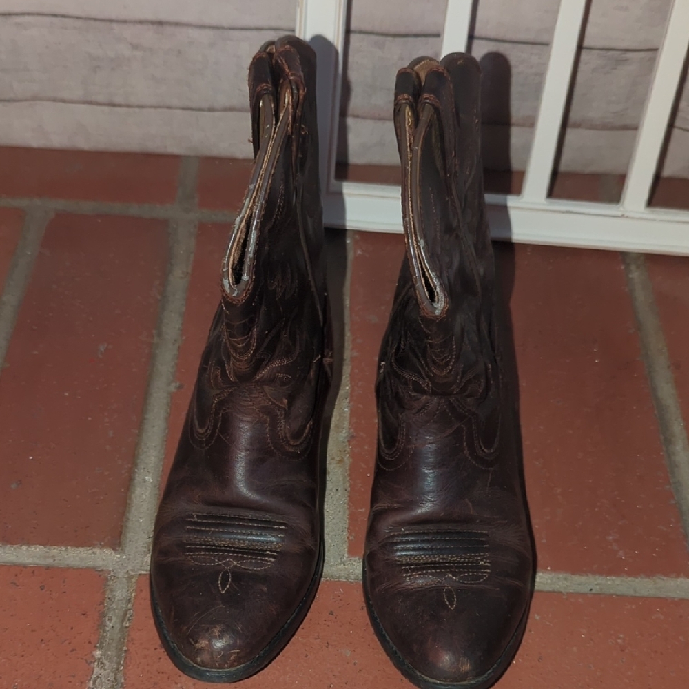 Ariat Brown Cowboy Boots. Size 3